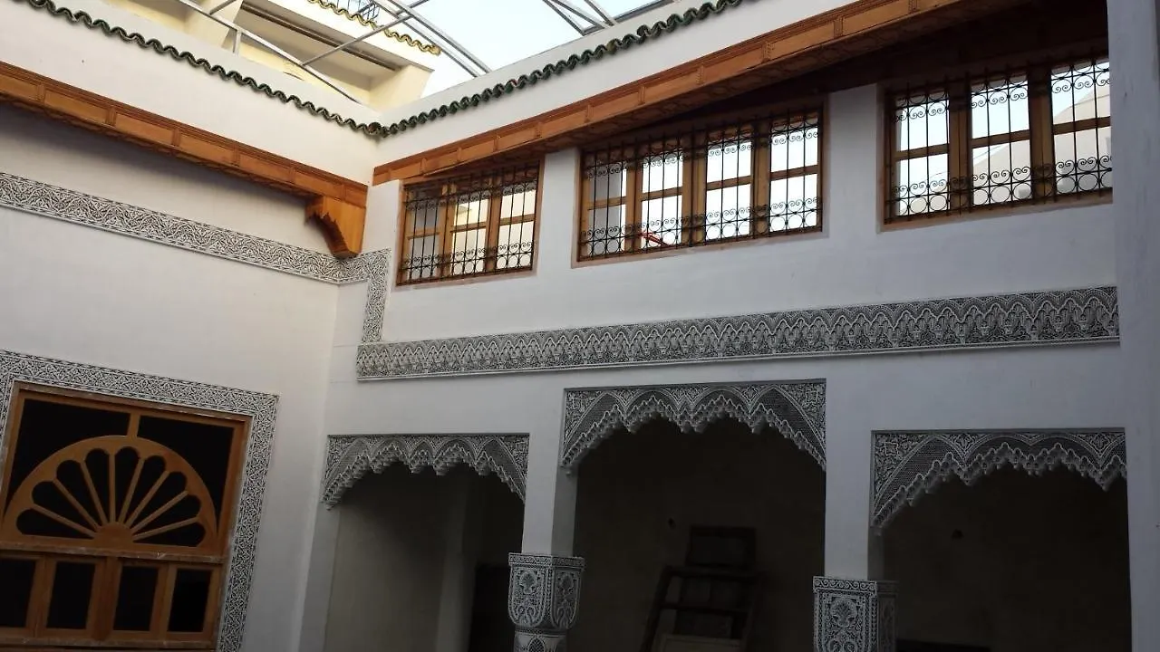 Riad Sheryne פס