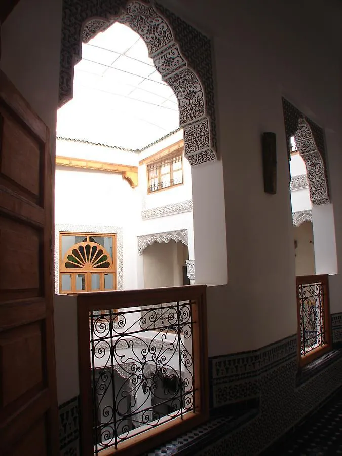 Riad Sheryne פס